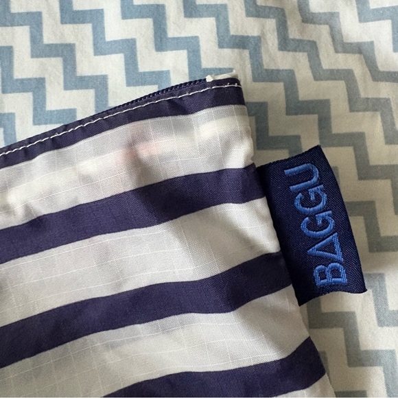 BIG BAGGU Blue White Striped Reusable Foldable Tote Bag Small Zipper Pouch - Picture 8 of 15